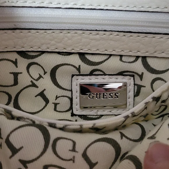 GUESS Handbag - Picture 3 of 4